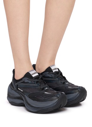 模特儿示范图 - 点击放大 - BALENCIAGA - 女款 JET 做旧套穿运动鞋